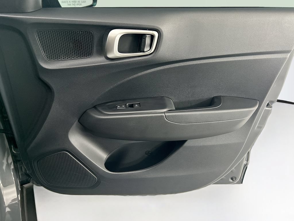 Used 2025 Hyundai Venue SEL FWD image 23