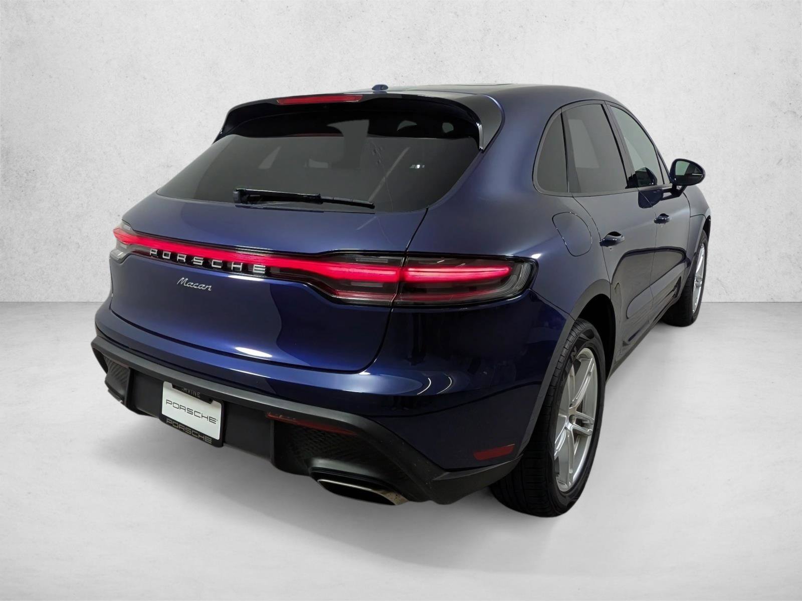 Certified 2025 Porsche Macan AWD/4WD image 9