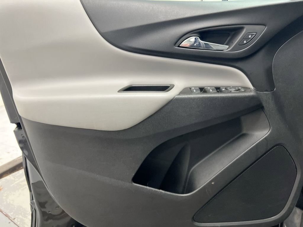 Used 2023 Chevrolet Equinox LS AWD/4WD image 23
