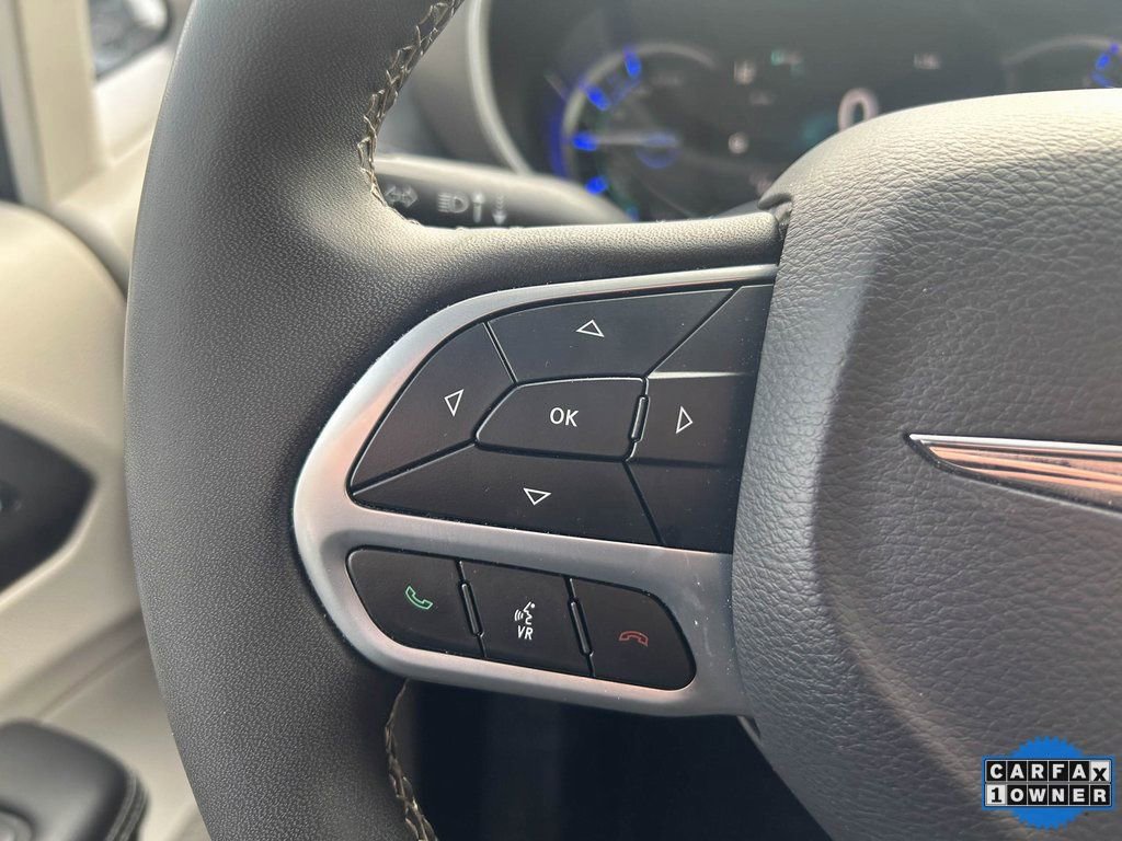 Used 2024 Chrysler Pacifica Select image 31