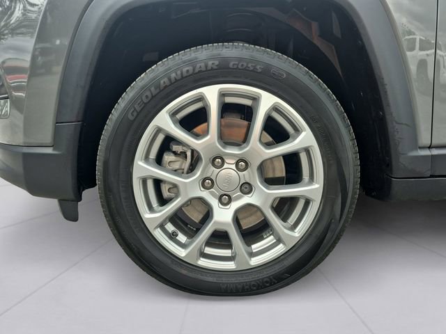 Used 2024 Jeep Compass Latitude w/ Sun and Sound Group AWD/4WD image 9