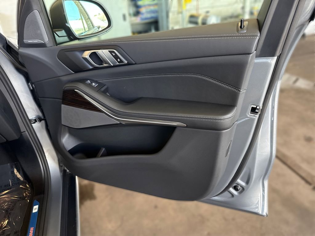 New 2026 BMW X5 xDrive50e w/ Executive Package image 27