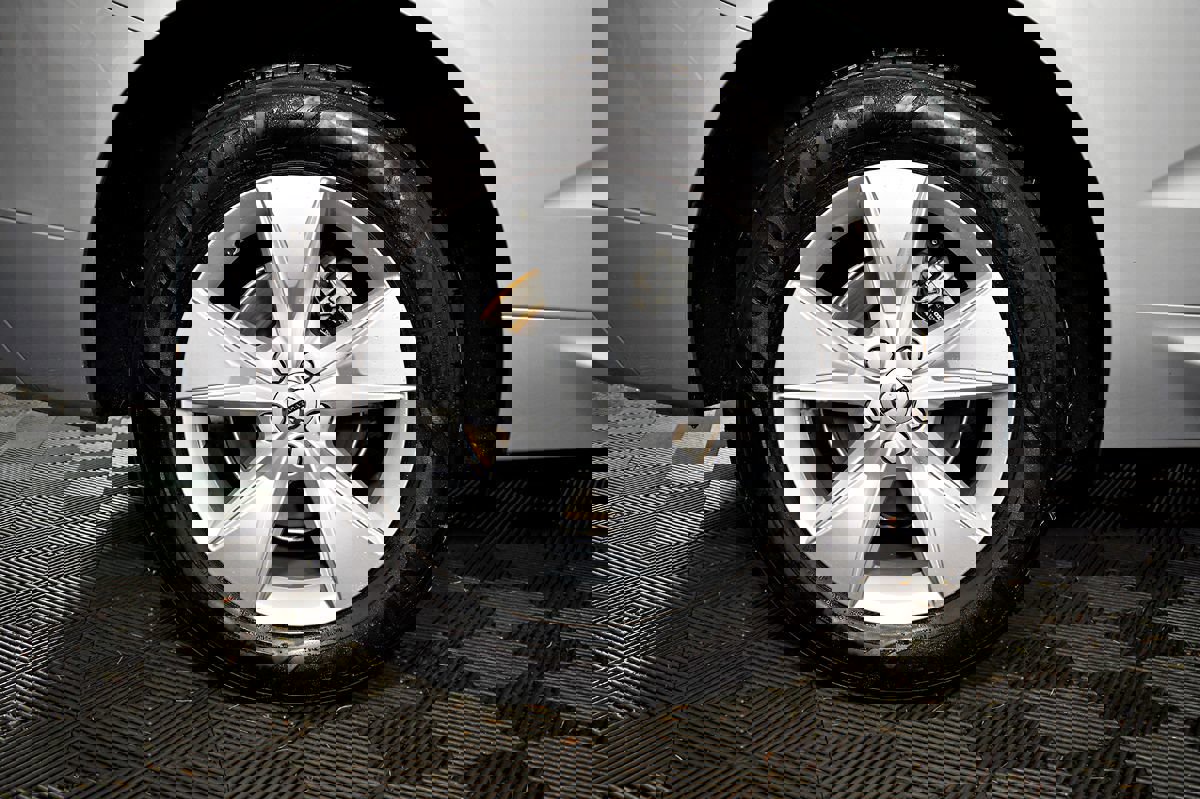 Used 2022 Volvo XC60 B5 Momentum image 47