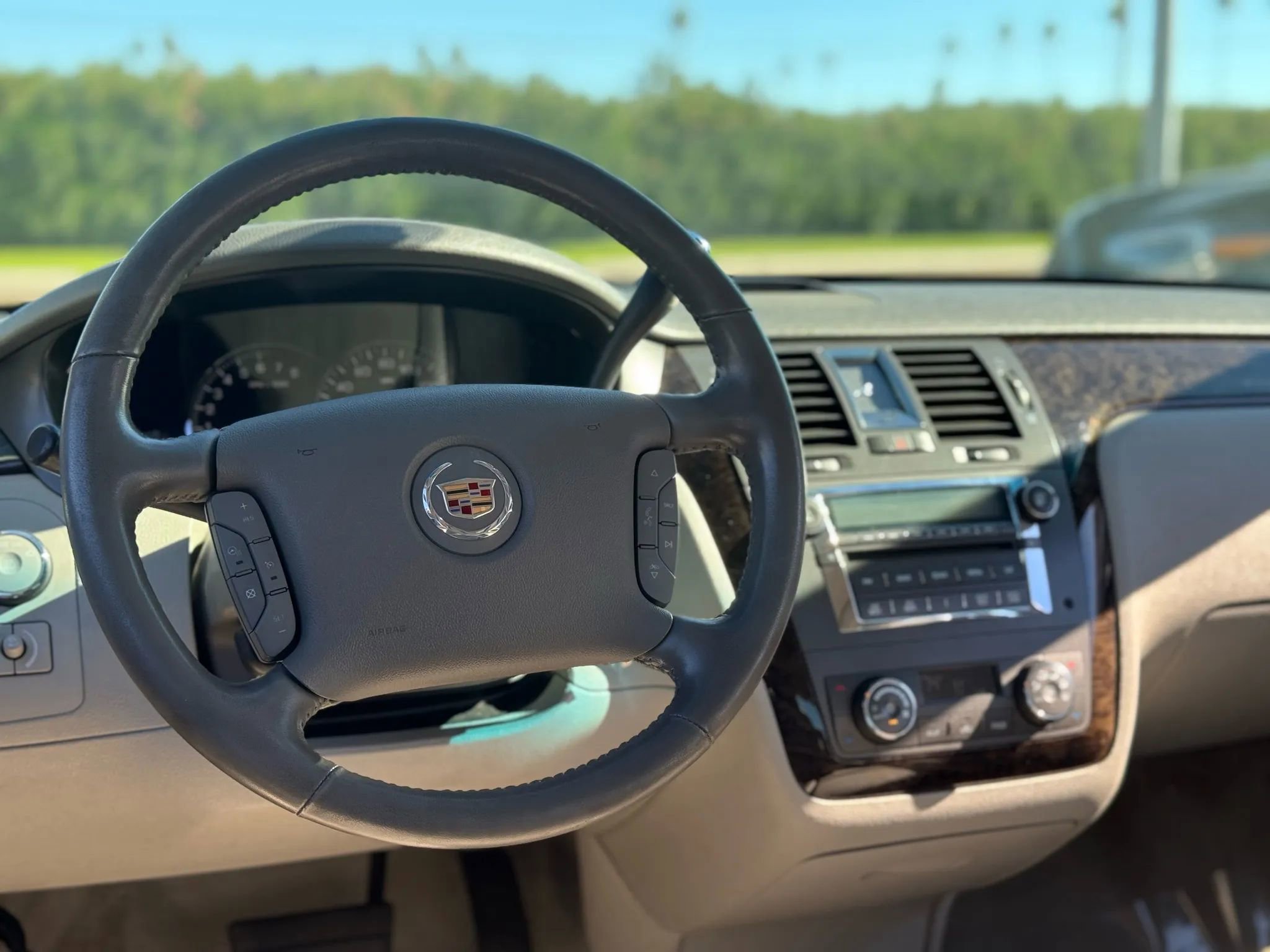 Used 2011 Cadillac DTS Luxury image 22