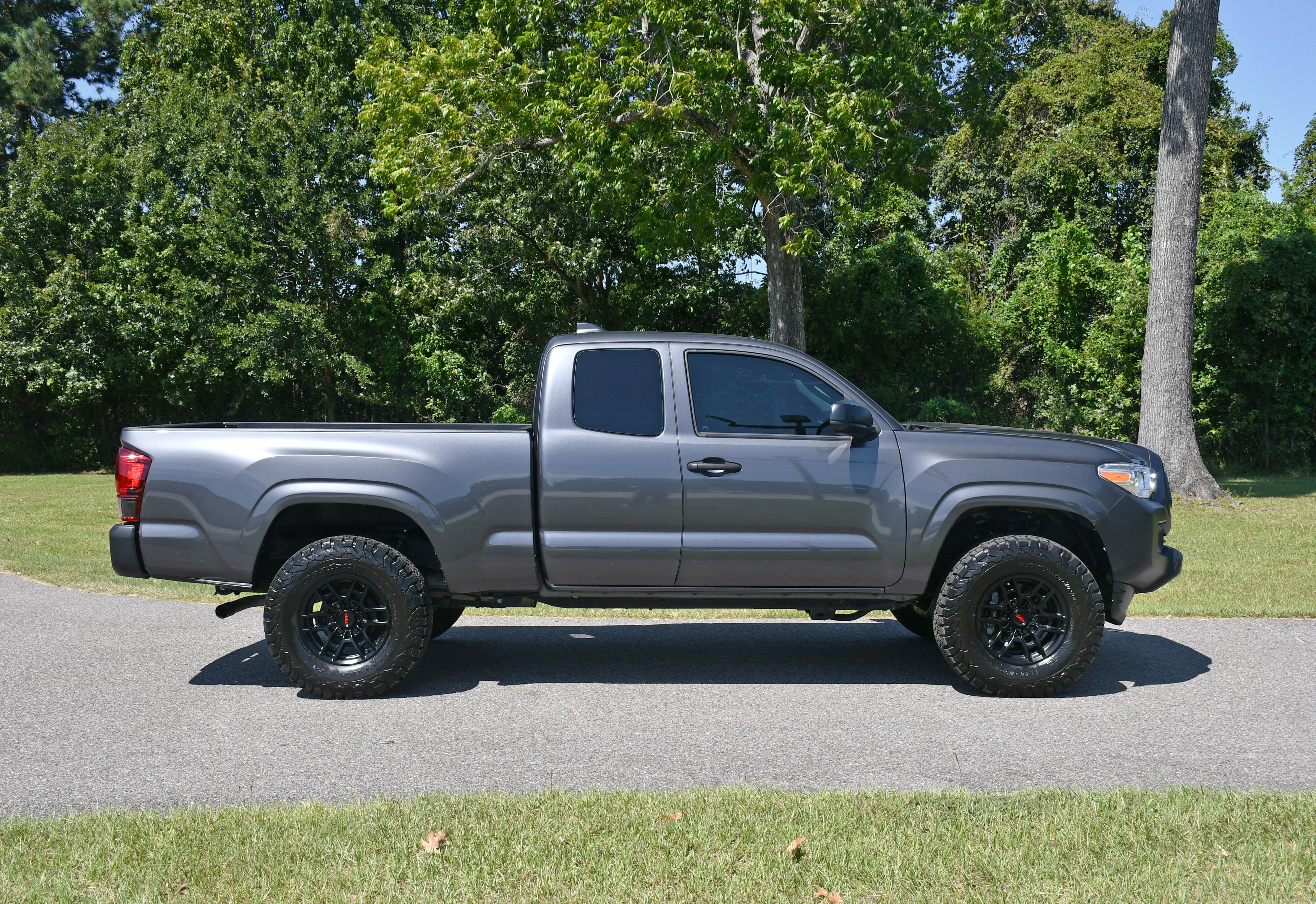 Used 2023 Toyota Tacoma SR image 5