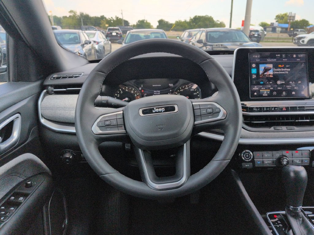 Used 2025 Jeep Compass Latitude w/ Sun & Sound Group AWD/4WD image 22