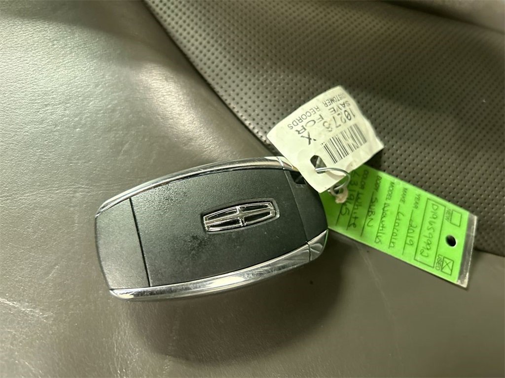 Used 2019 Lincoln Nautilus Select image 12