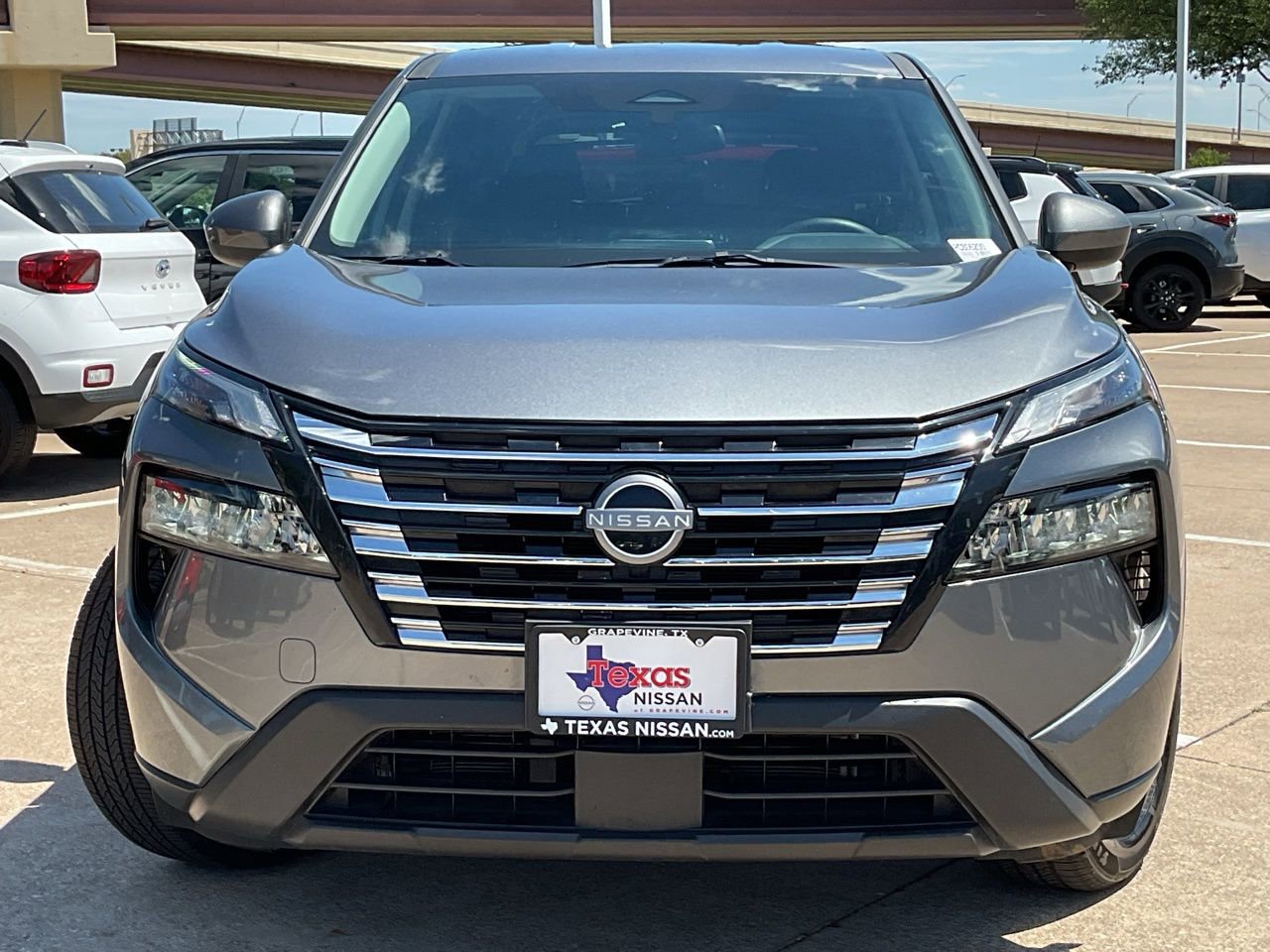 Used 2025 Nissan Rogue SV image 3