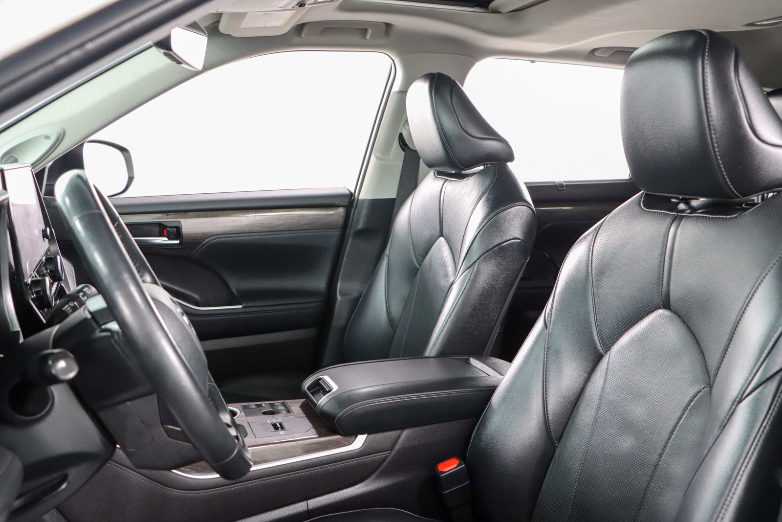 Used 2023 Toyota Highlander Limited image 24