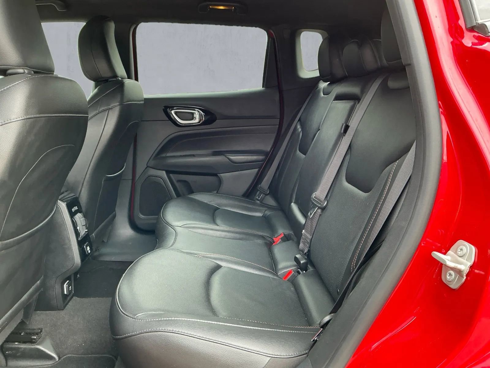 Used 2023 Jeep Compass Limited image 14
