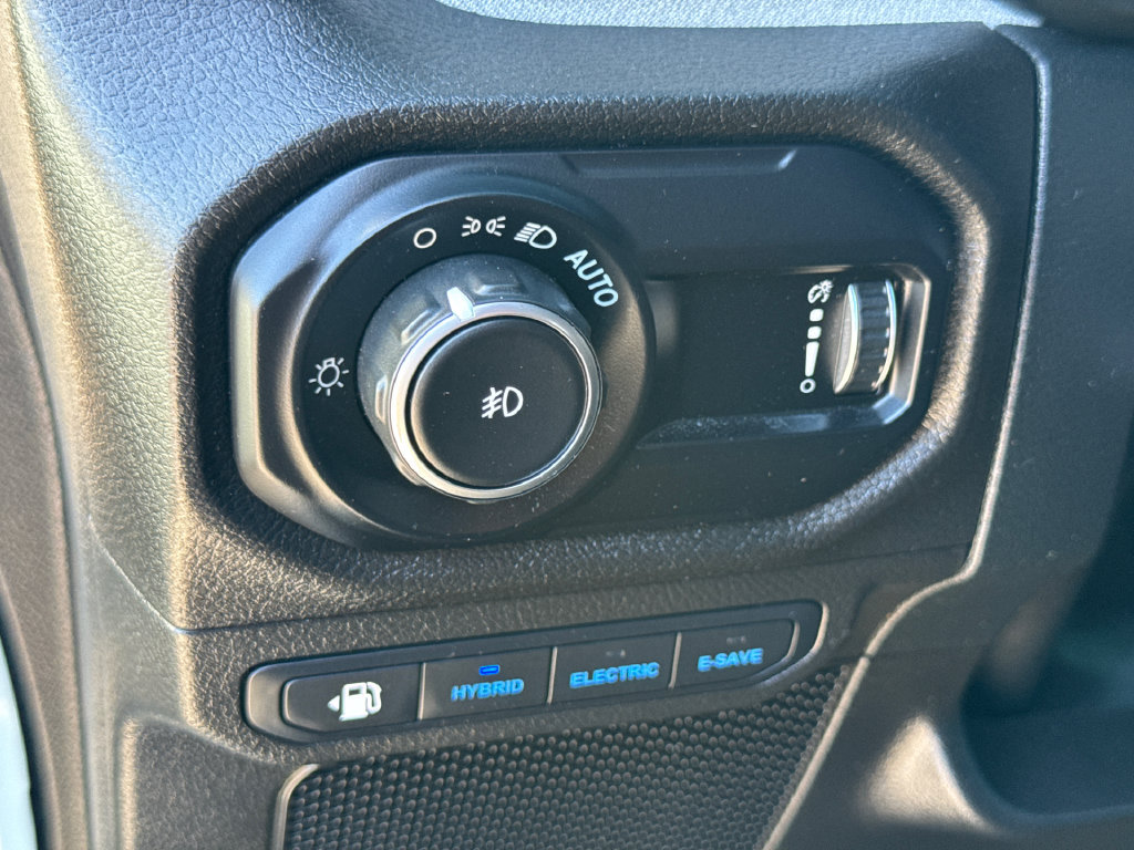 Certified 2024 Jeep Wrangler Unlimited w/ Convenience Group AWD/4WD image 27