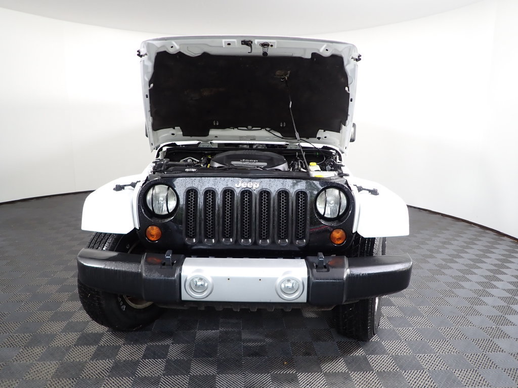 Used 2013 Jeep Wrangler Unlimited Sahara w/ Dual Top Group AWD/4WD image 34