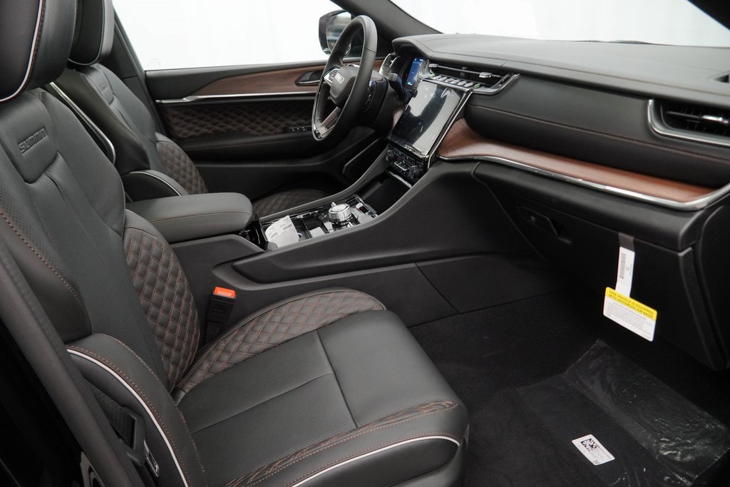 New 2025 Jeep Grand Cherokee Summit w/ Obsidian Package image 35