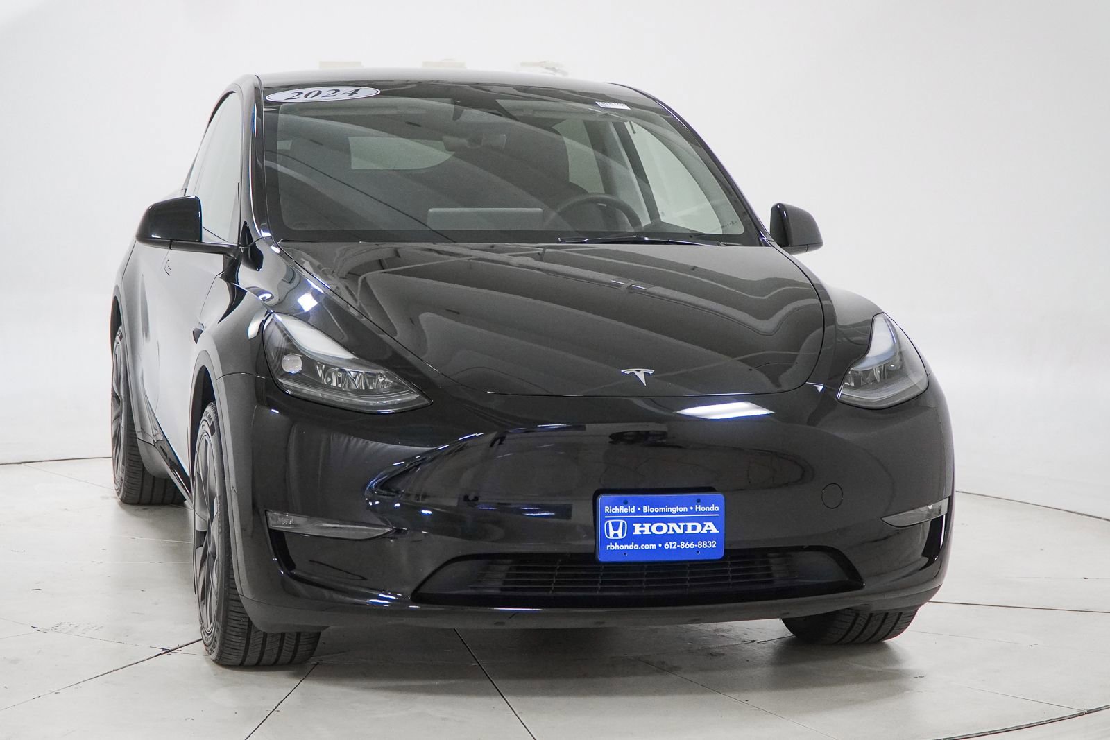 Used 2024 Tesla Model Y Long Range AWD/4WD image 16