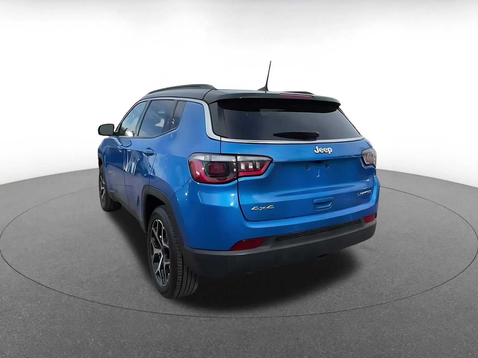 Used 2025 Jeep Compass Limited image 12