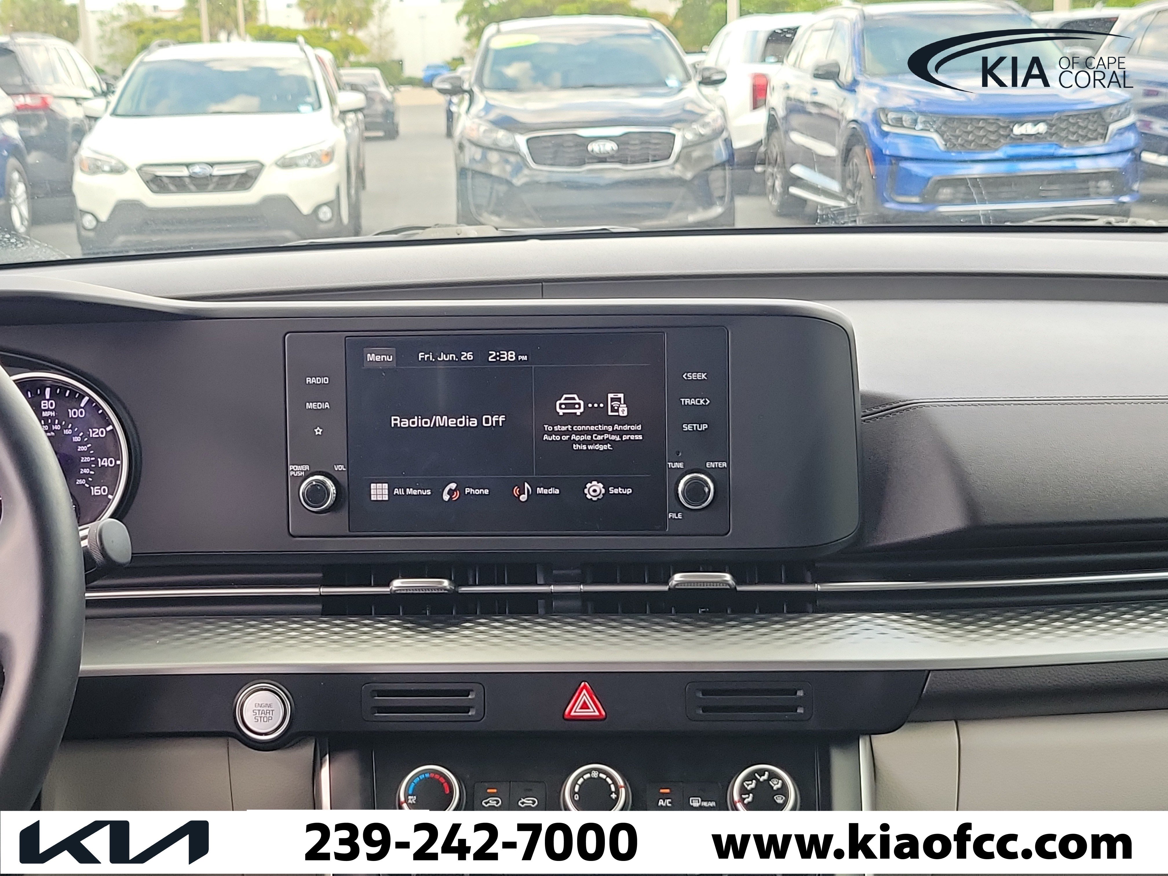 Certified 2023 Kia Carnival LX FWD image 18