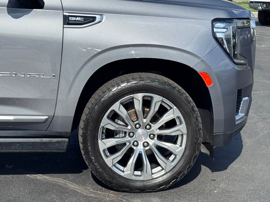 Used 2022 GMC Yukon XL Denali w/ Denali Premium Package image 47