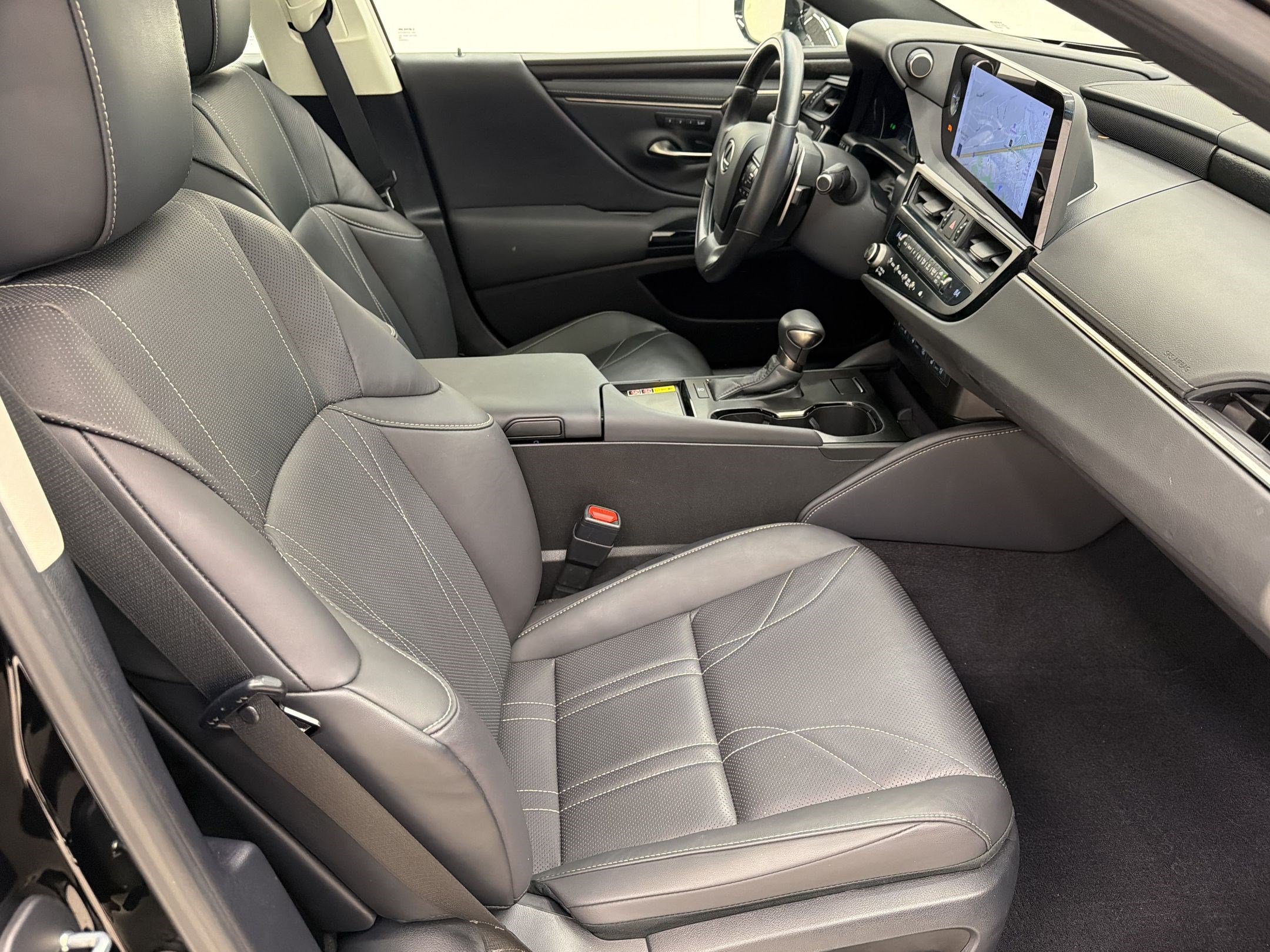 Used 2024 Lexus ES 350 w/ Accessory Package (Z1) FWD image 30