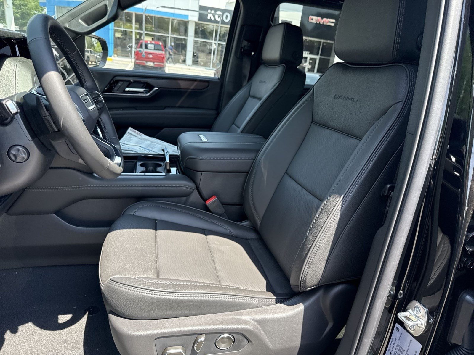 New 2026 GMC Yukon XL Denali w/ Sun & Power Step Package AWD/4WD image 11