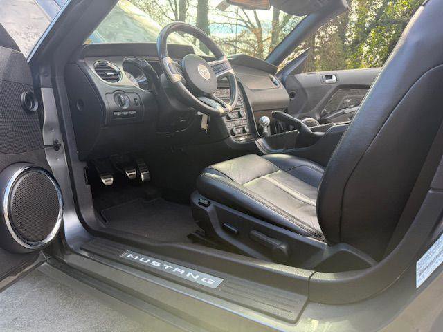 Used 2010 Ford Mustang GT image 7
