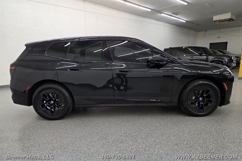 Used 2024 BMW iX xDrive50 AWD/4WD image 8