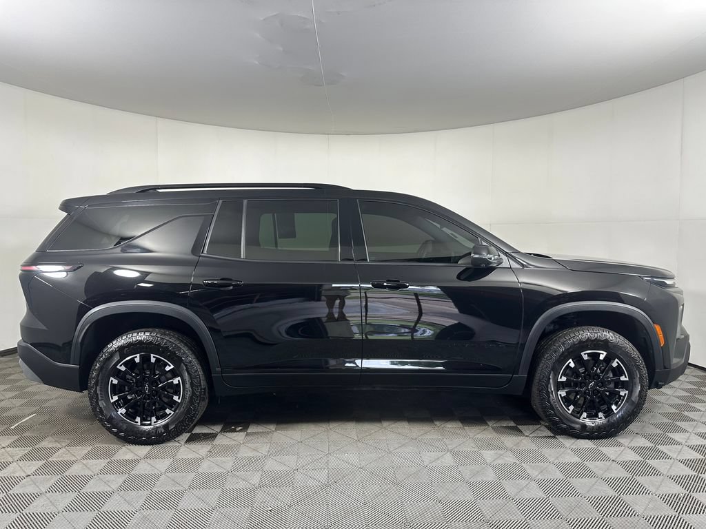 Used 2025 Chevrolet Traverse Z71 w/ LPO, Floor Liner Package AWD/4WD image 6