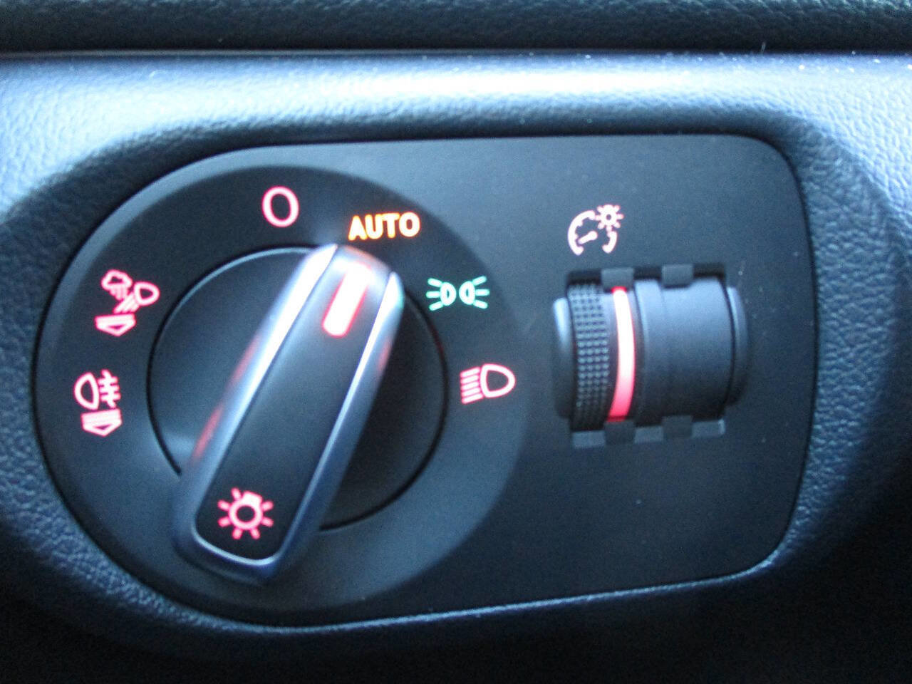 Used 2018 Audi Q3 2.0T Premium Plus w/ Premium Plus Package image 59