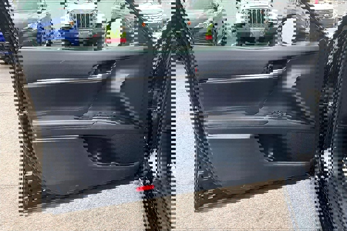 Used 2024 Toyota Camry SE image 18