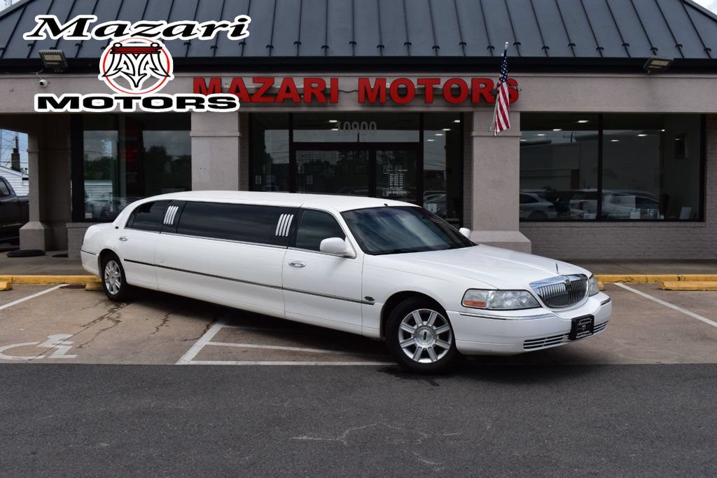 Used 2007 Lincoln Town Car Executive RWD image 1