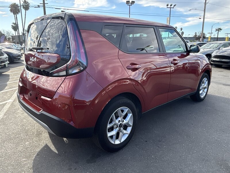 Used 2024 Kia Soul LX w/ Option Group 015 FWD image 8