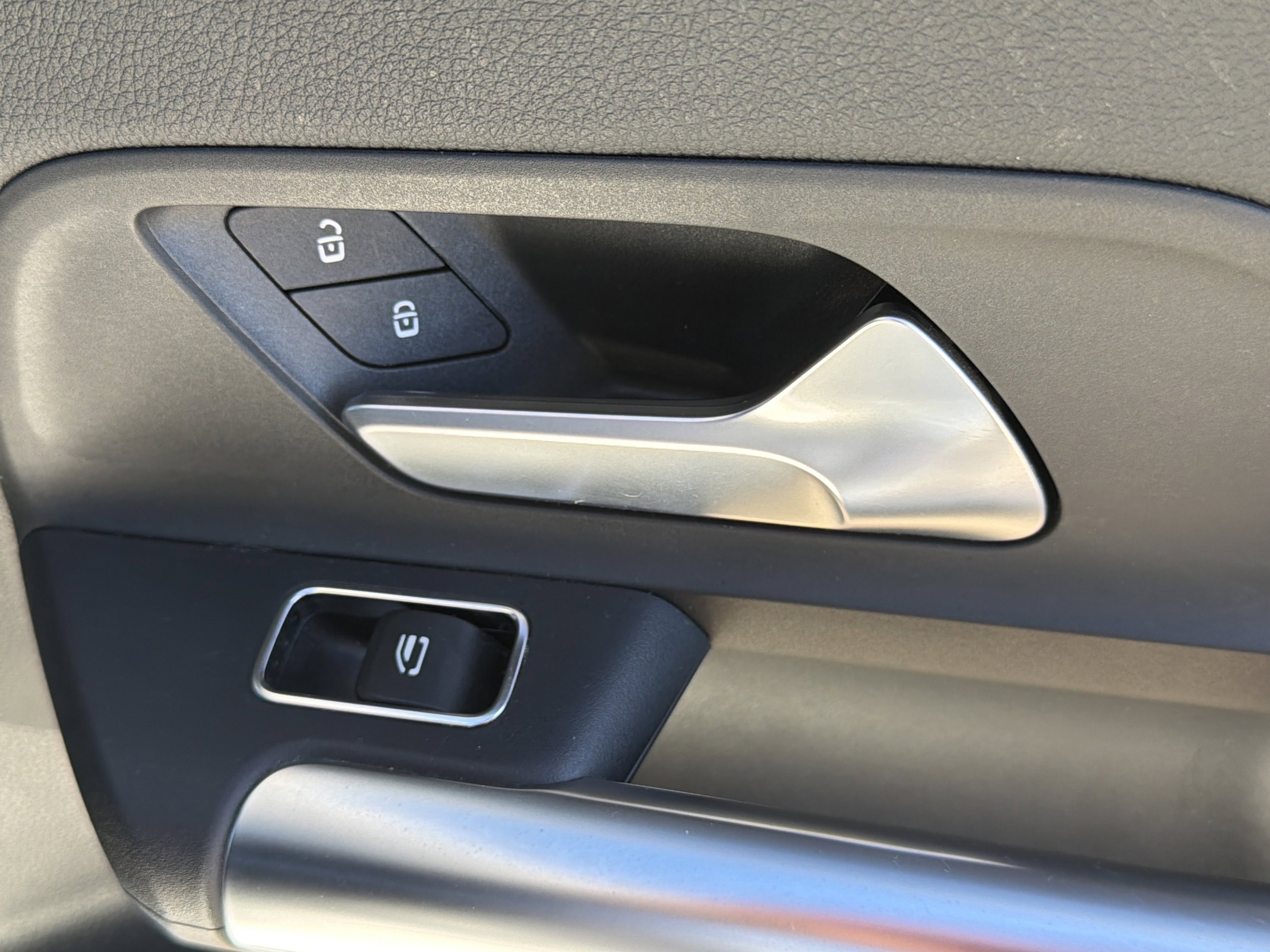 Used 2021 Mercedes-Benz GLA 250 4MATIC w/ Premium Package image 28