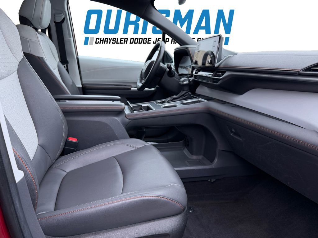 Used 2022 Toyota Sienna XSE image 22