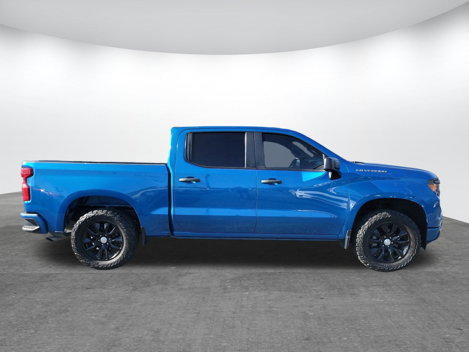 Used 2022 Chevrolet Silverado 1500 Custom image 2
