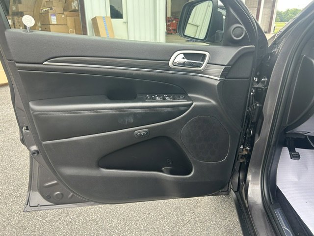 Used 2020 Jeep Grand Cherokee Limited RWD image 16