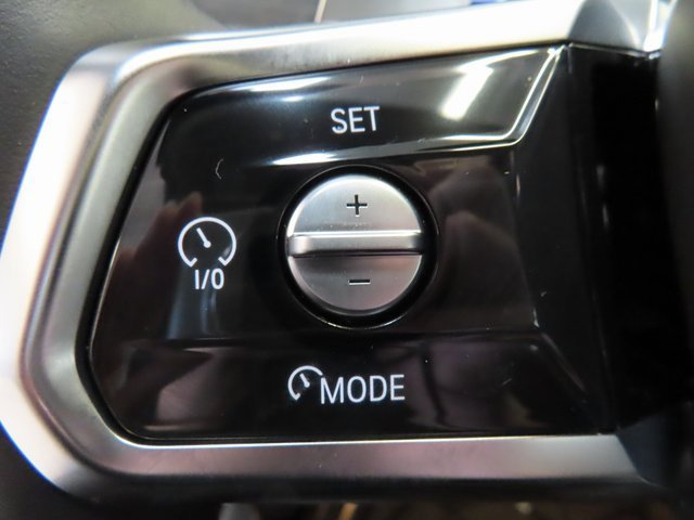 Used 2025 BMW 740i image 22