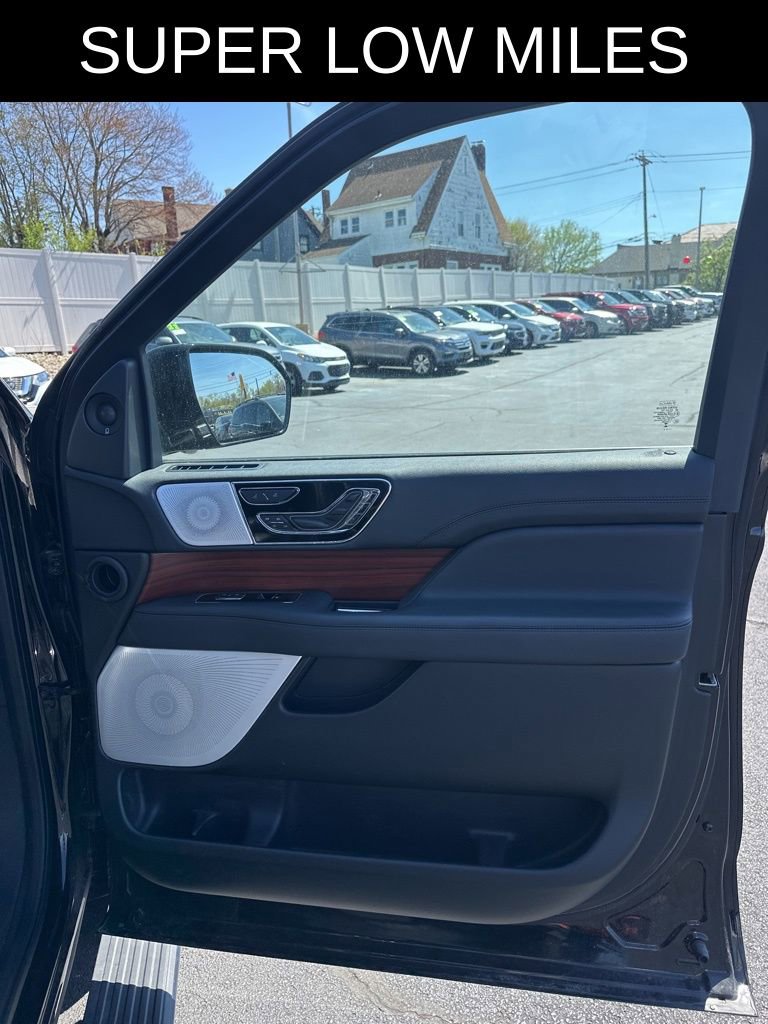 Used 2024 Lincoln Navigator Reserve AWD/4WD image 6