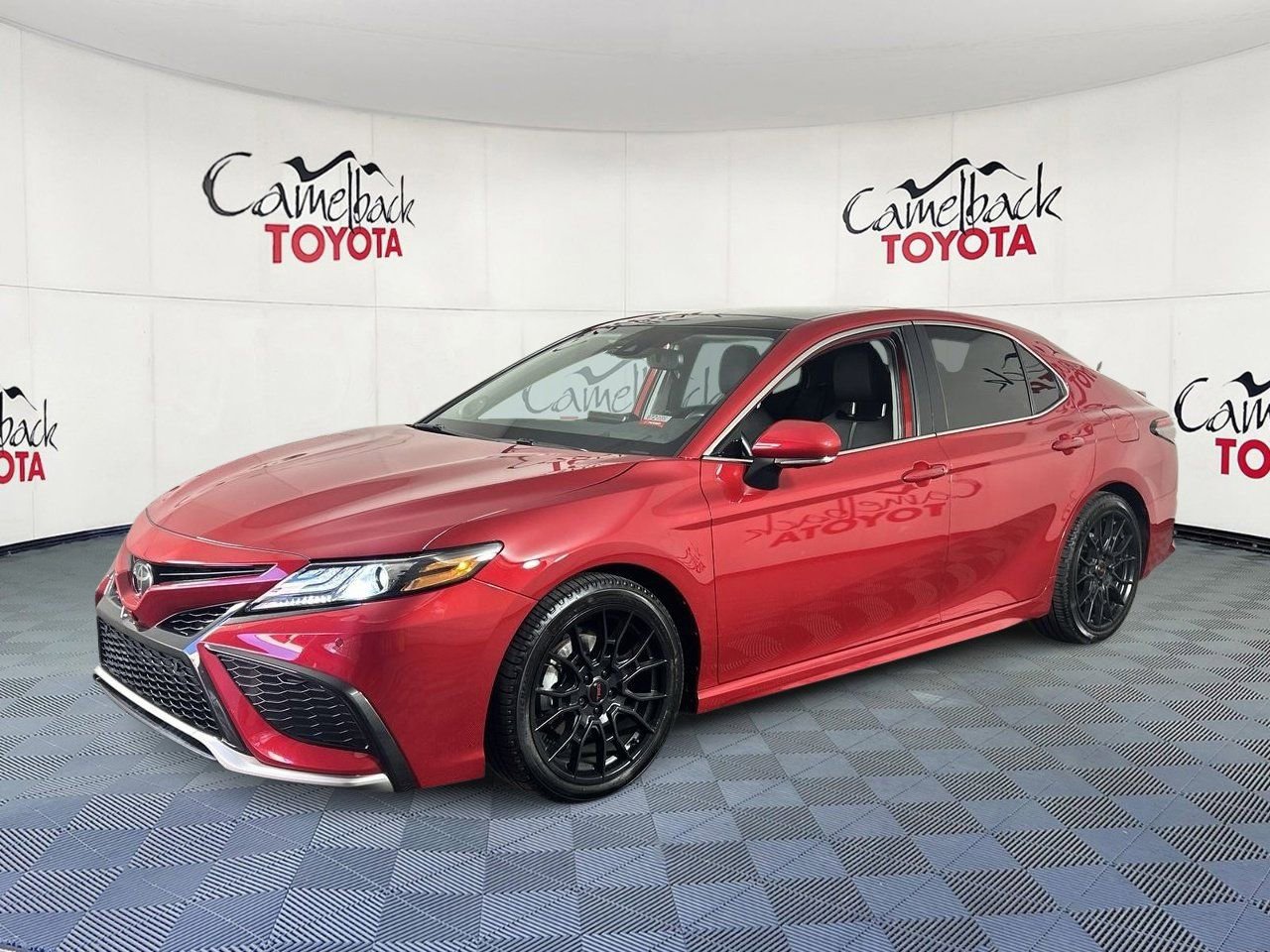 Used 2024 Toyota Camry XSE w/ Navigation Package image 2