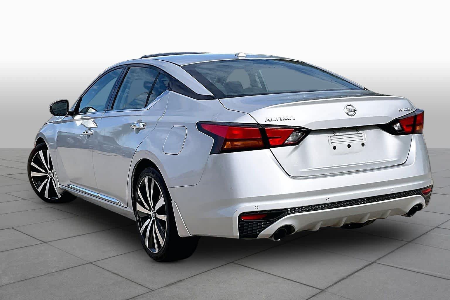 Used 2019 Nissan Altima 2.5 Platinum FWD image 11