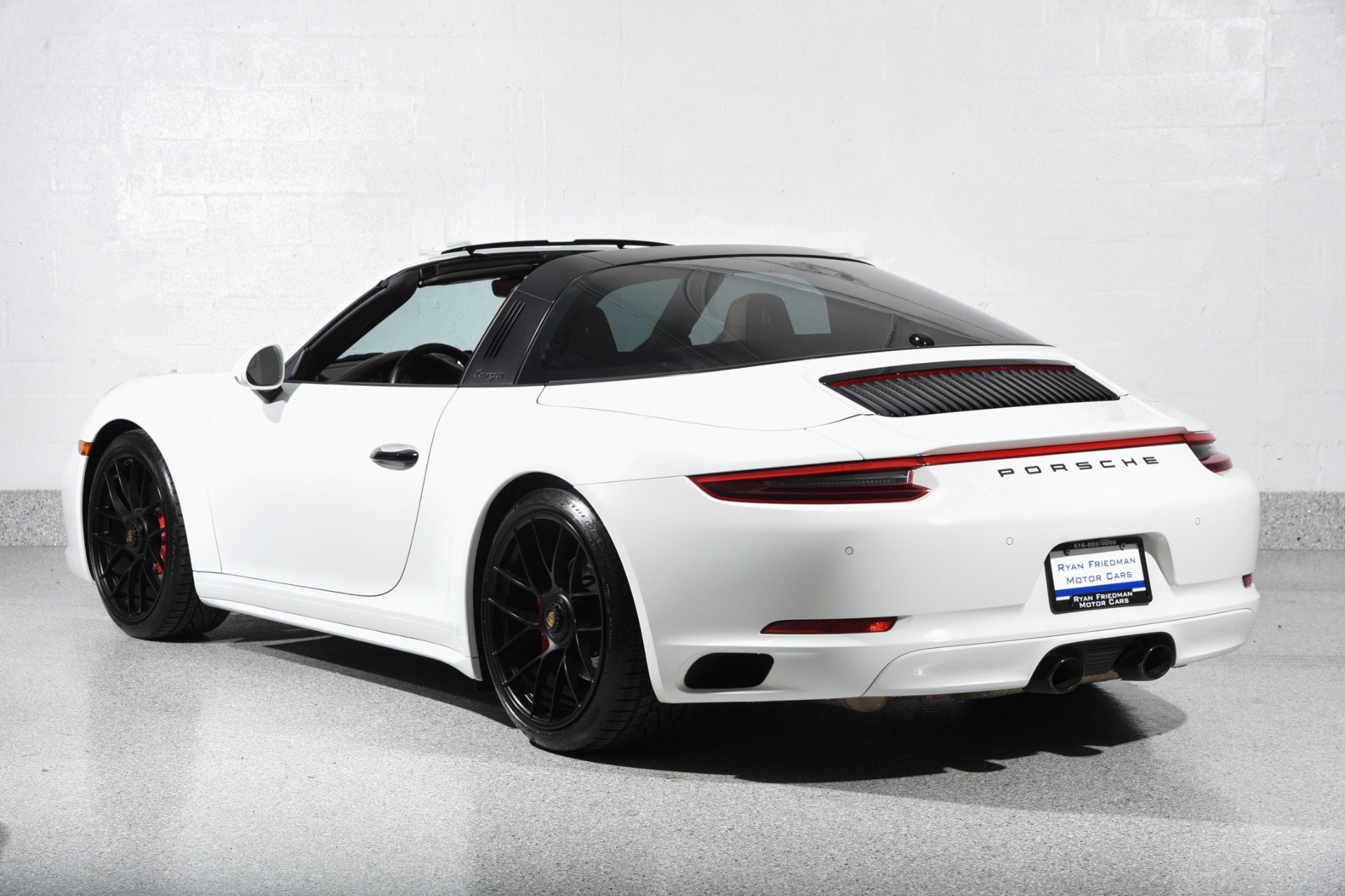 Used 2019 Porsche 911 Targa 4 GTS AWD/4WD image 9