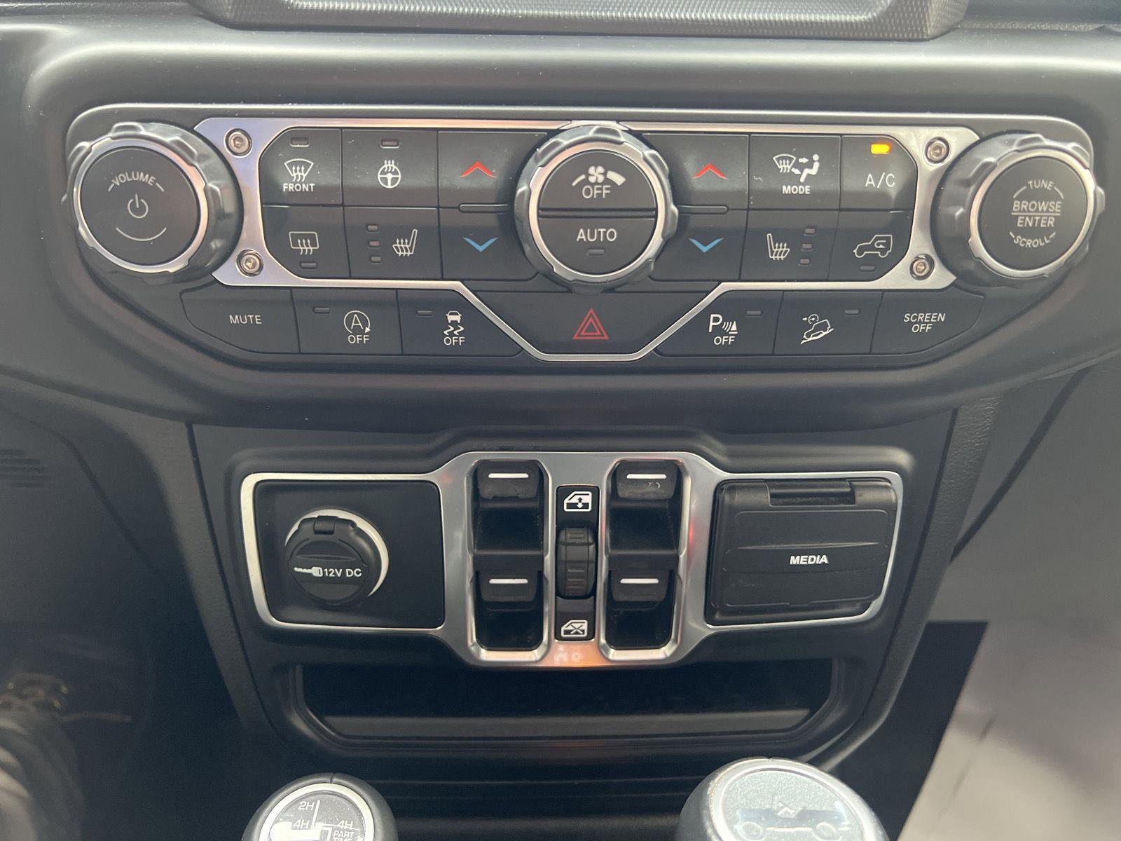 Used 2019 Jeep Wrangler Unlimited Sahara w/ Advanced Safety Group image 17