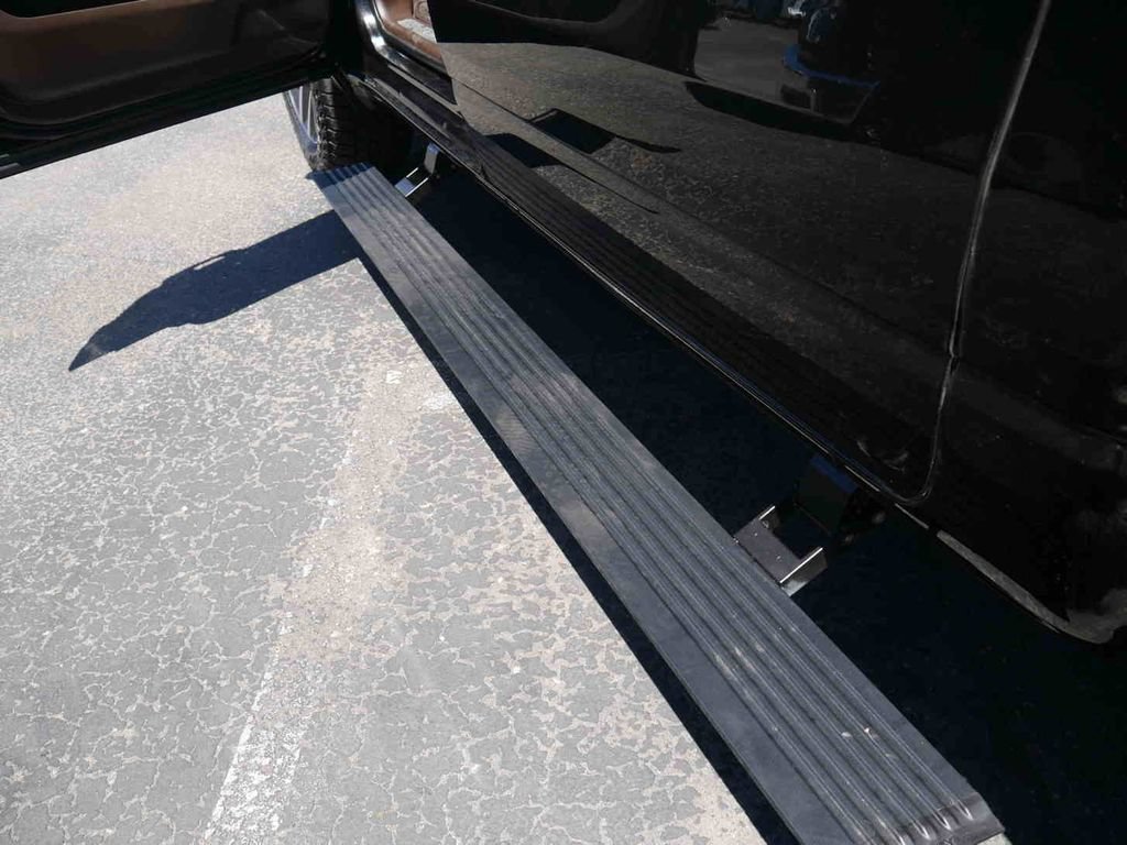 Used 2025 RAM 1500 Limited AWD/4WD image 16