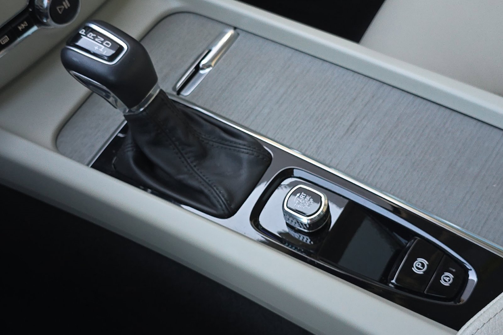 Used 2022 Volvo V60 T5 Cross Country w/ Advanced Package image 22