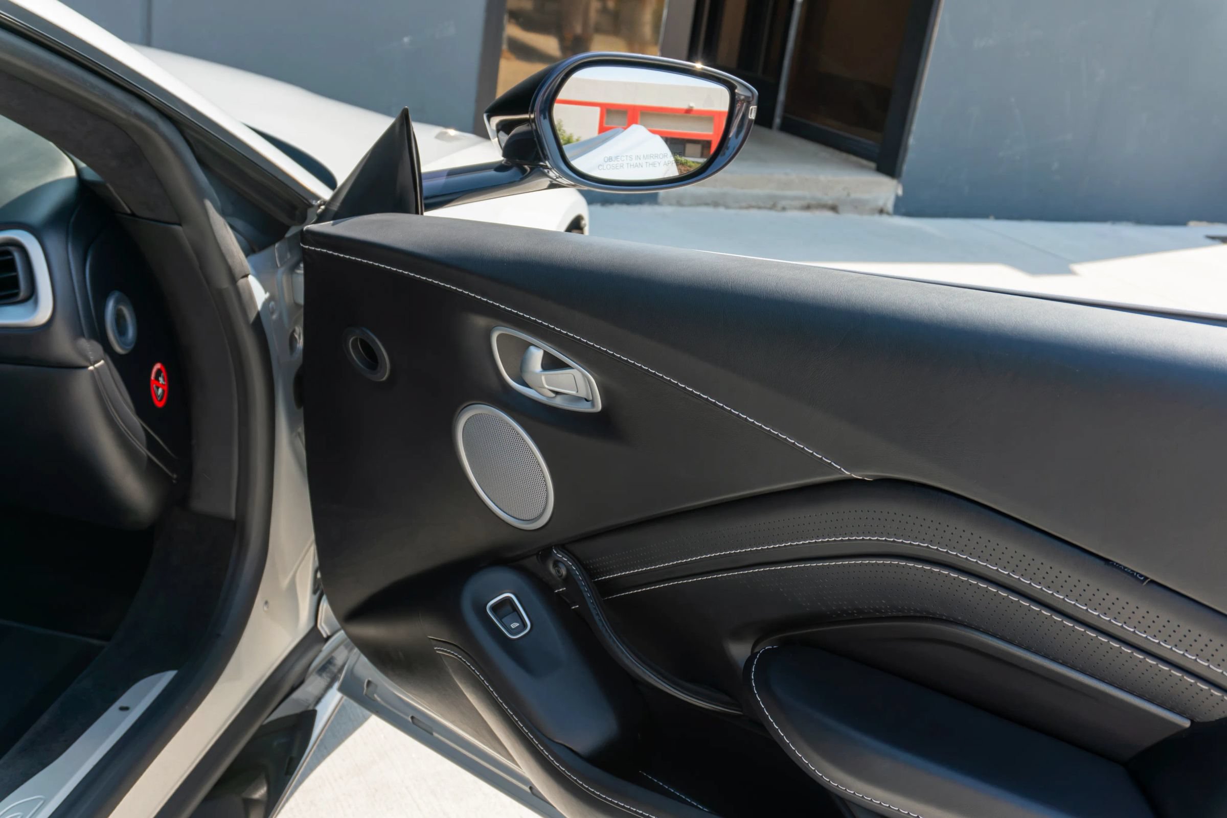 Used 2022 Aston Martin V8 Vantage Roadster RWD image 58