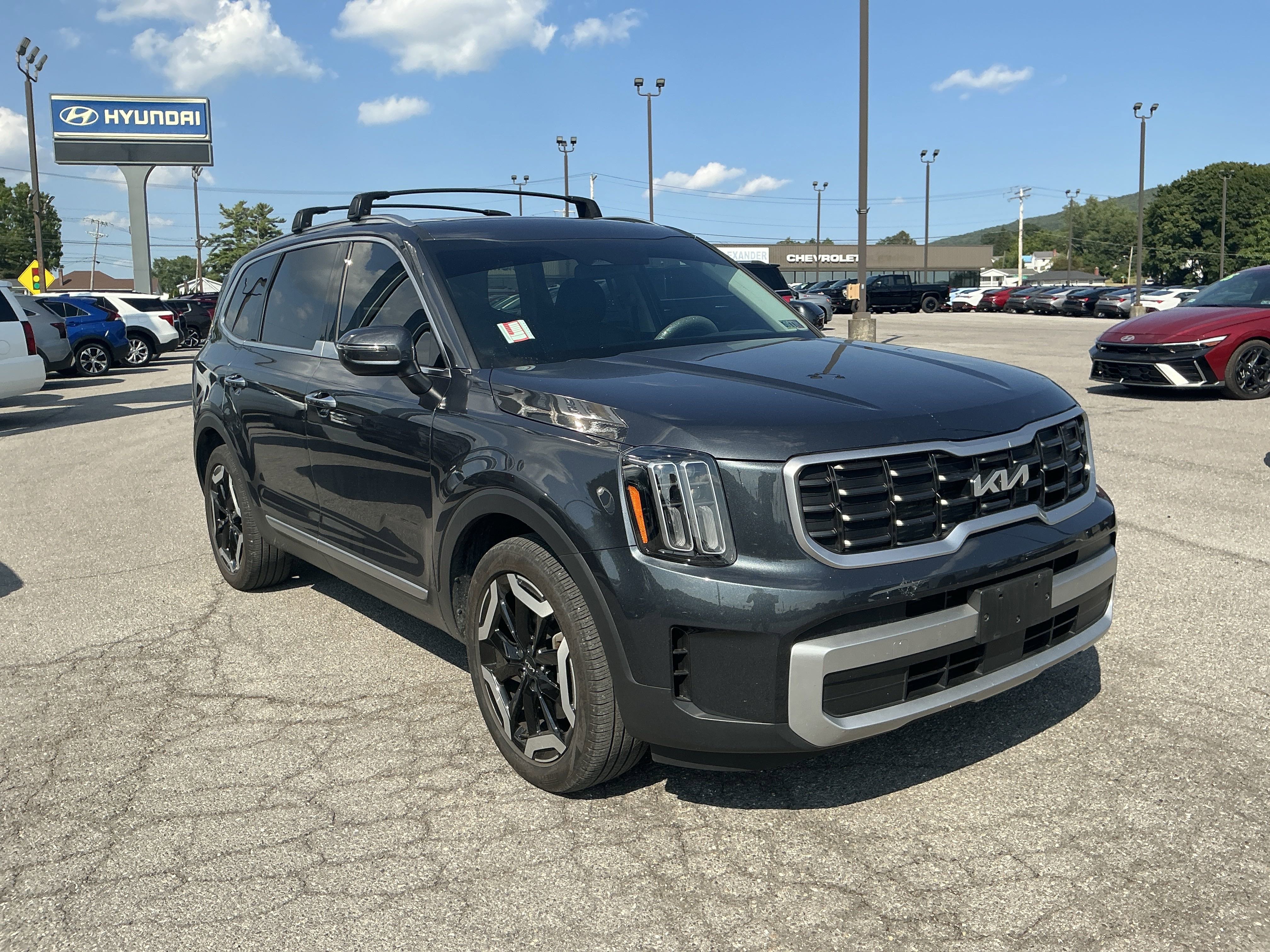 Used 2024 Kia Telluride S w/ S Sunroof Package