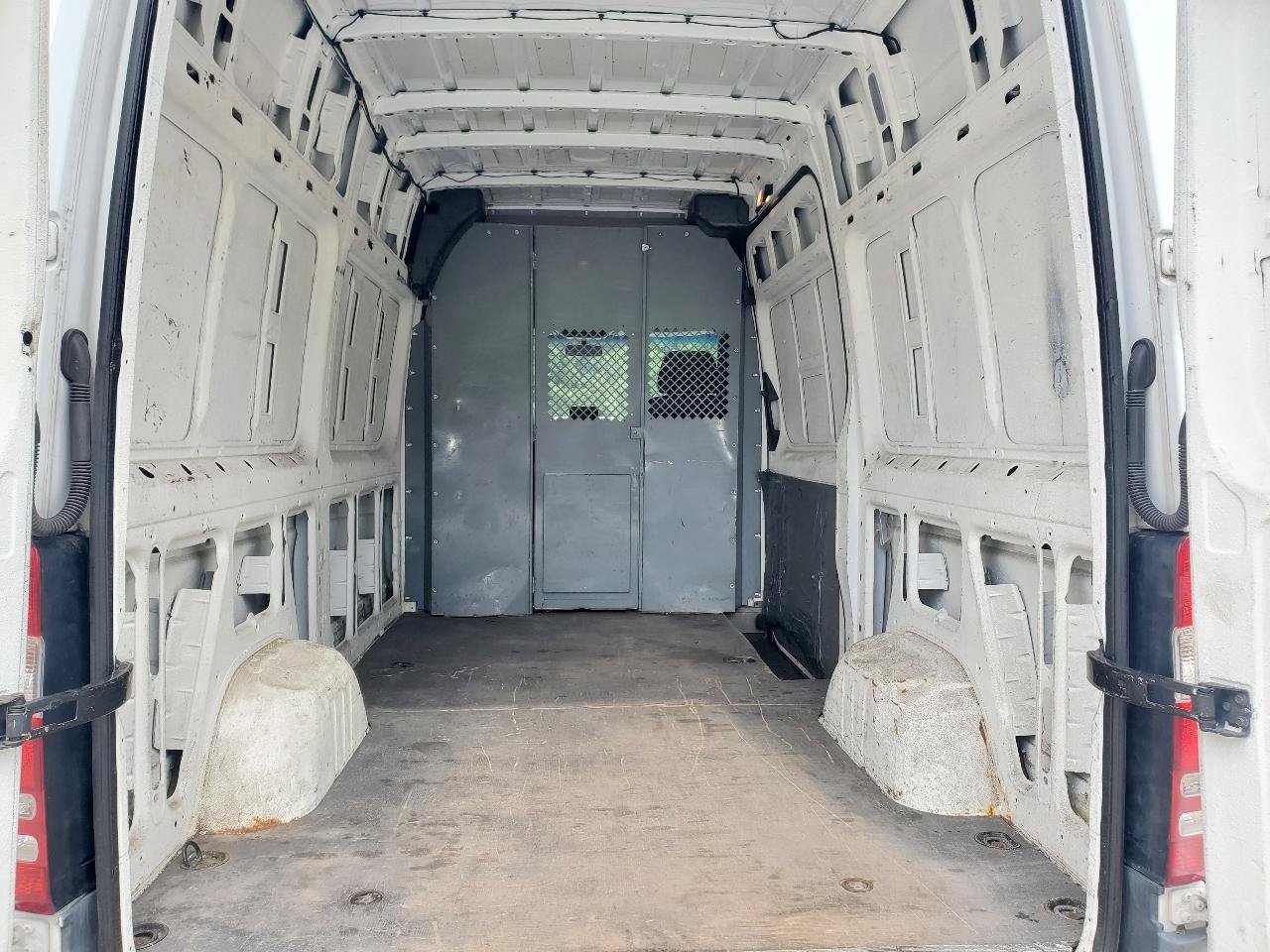 Used 2012 Freightliner Sprinter 2500 RWD image 12