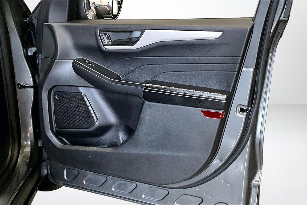 Used 2022 Ford Escape SE w/ Cold Weather Package image 27