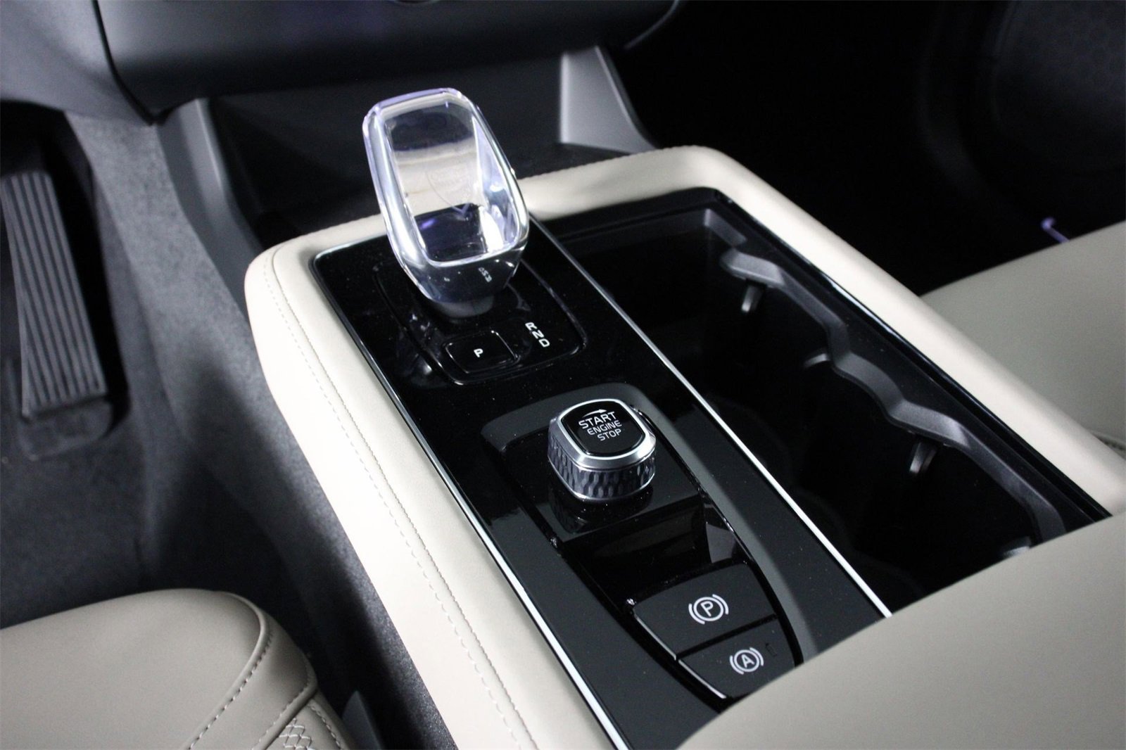 New 2026 Volvo XC90 T8 Core image 7