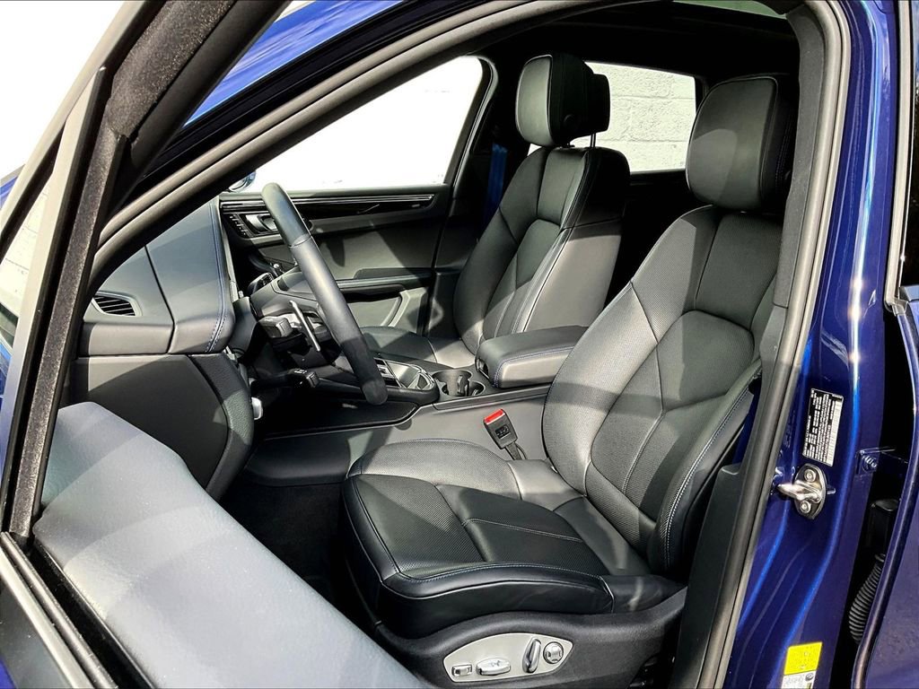 Used 2025 Porsche Macan image 5