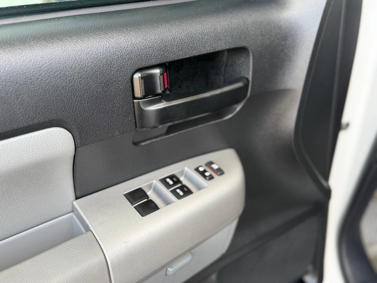 Used 2008 Toyota Sequoia SR5 image 79