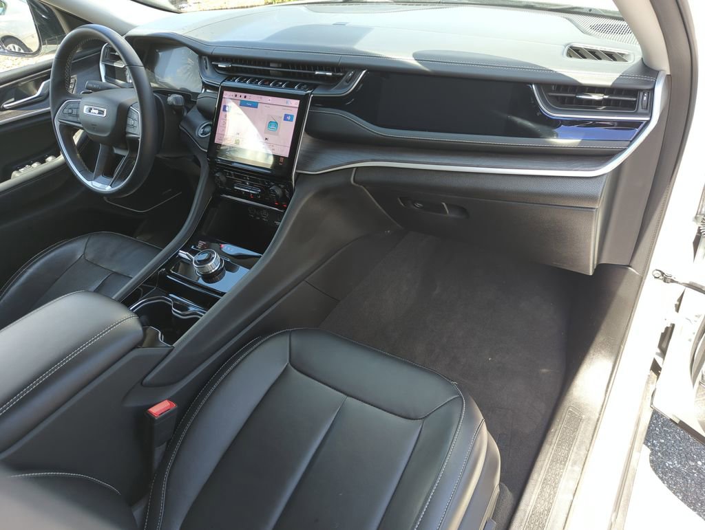 Used 2022 Jeep Grand Cherokee L Limited w/ Black Appearance Package AWD/4WD image 22